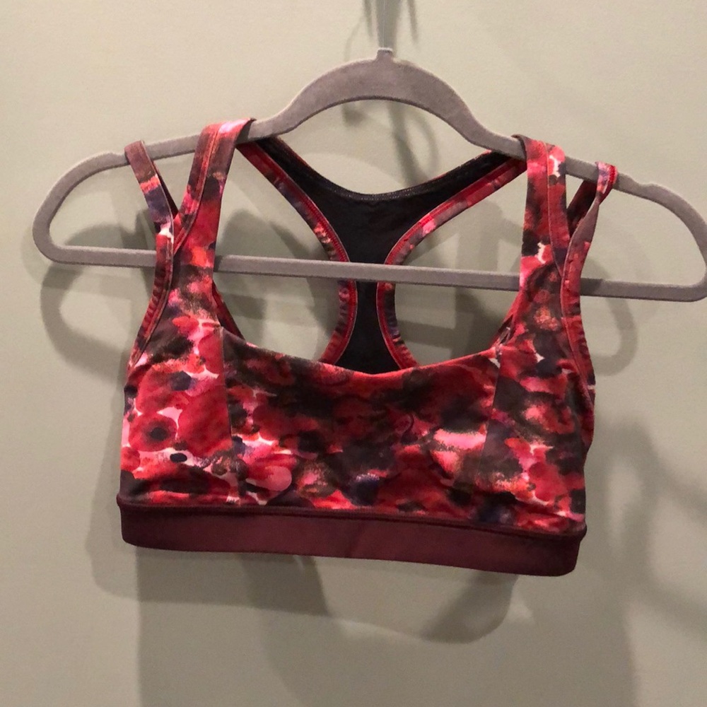 Lululemon sports bra